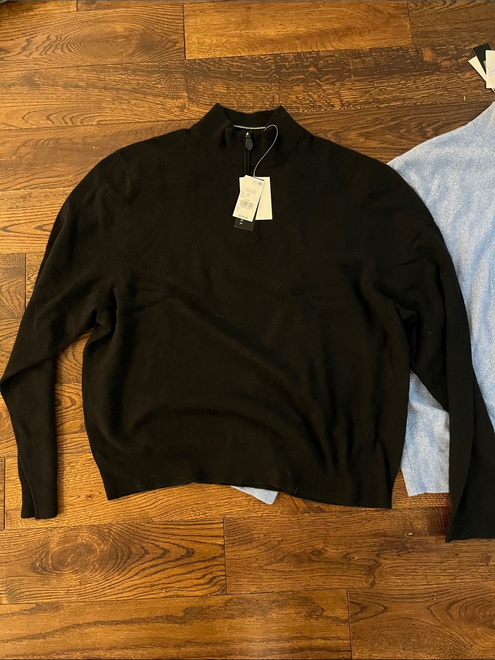 ANY OFFER Cashmere Bloomingdale's Light Blue and Black Men's Zip-Up Sweaters - Picture 2 of 9